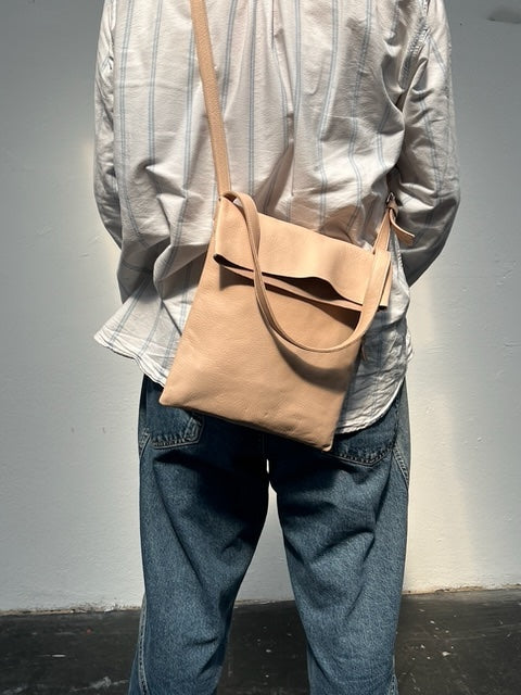 AB 131 Messenger Bag Natural