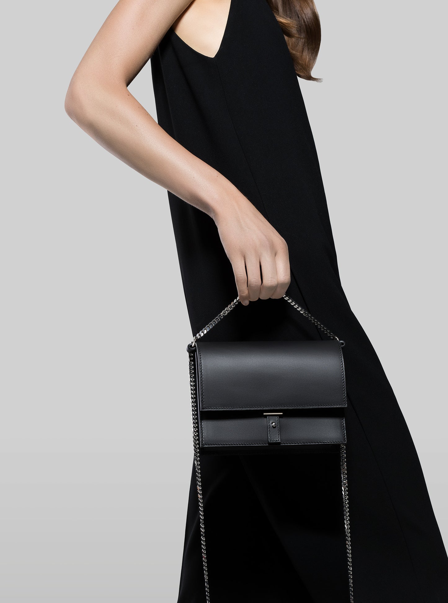 AB 10 Schultertasche Schwarz