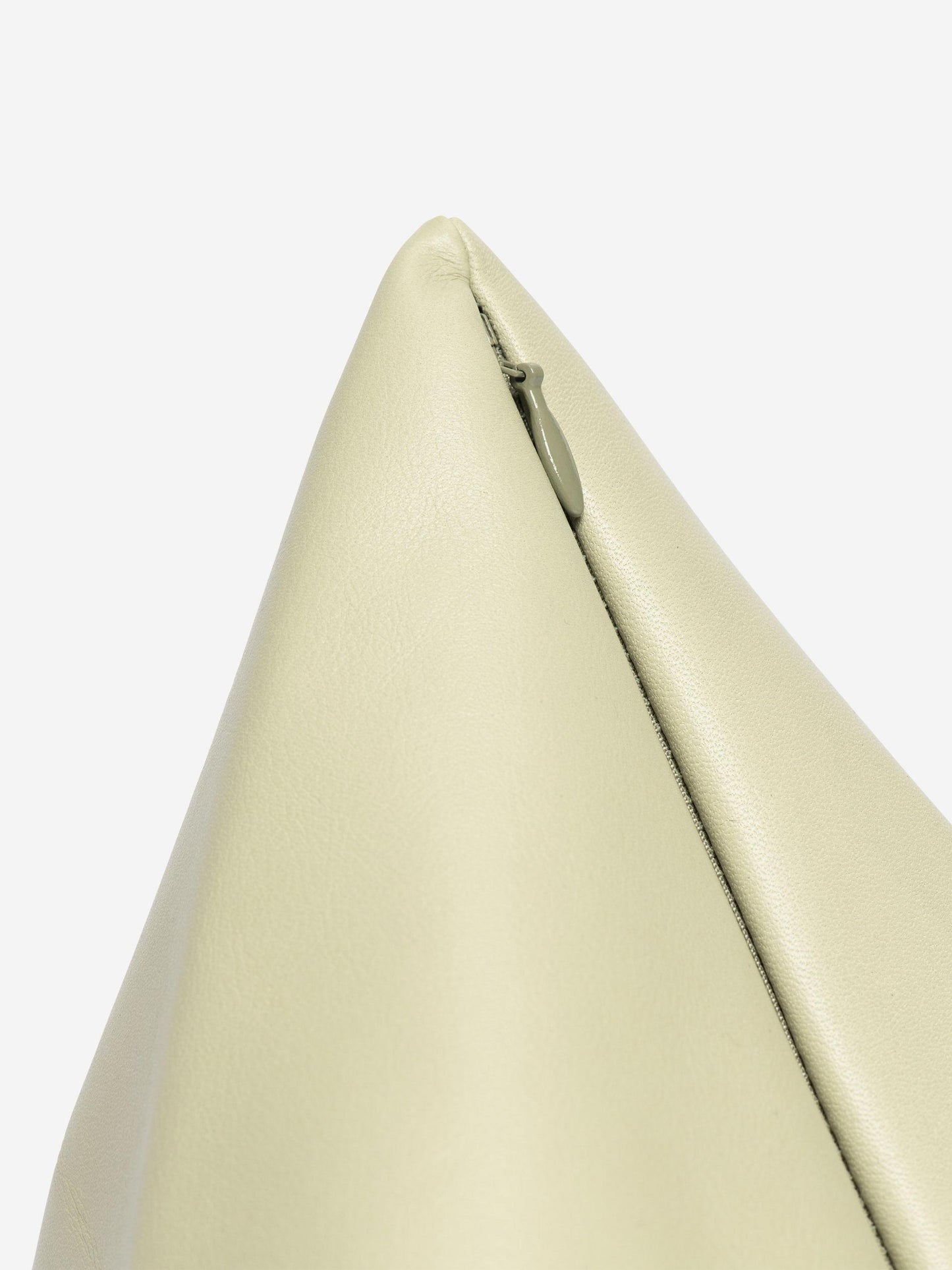 AB 122 Pouch Helloliv