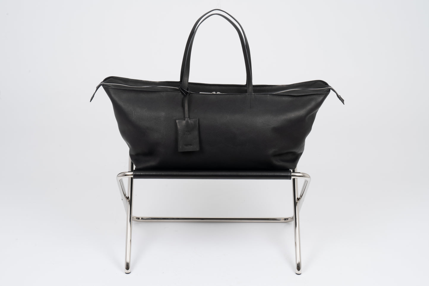 PB 0110 x TECTA C4 Hocker Schwarz
