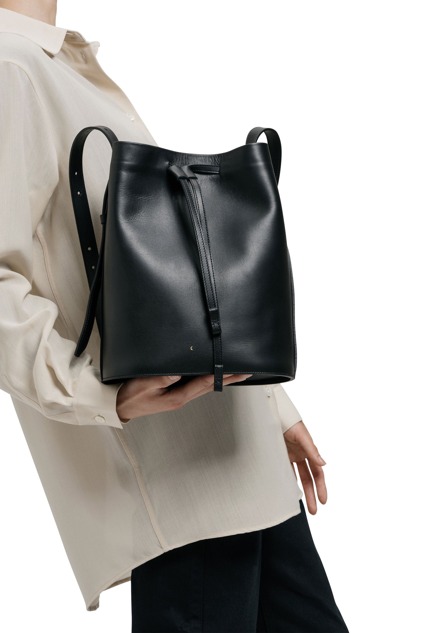 AB 103.1 Bucket Bag Black