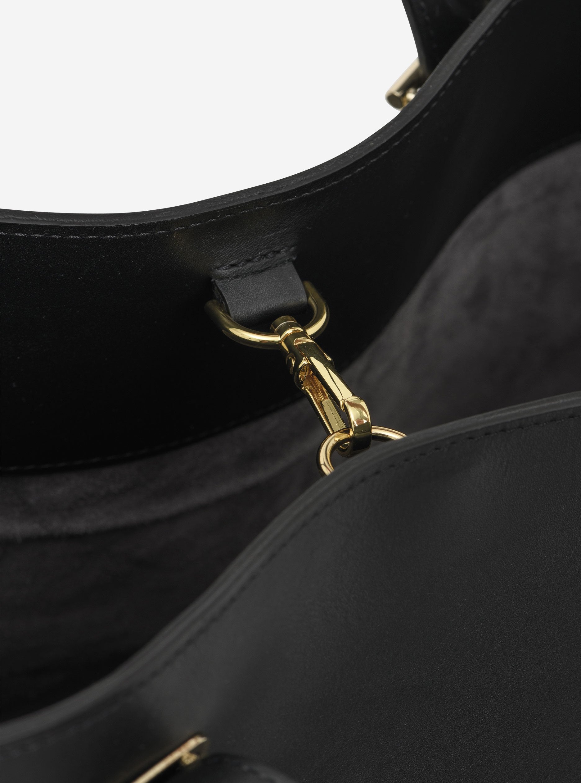 Closable with a snap hook